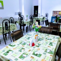 Ampla sala de café